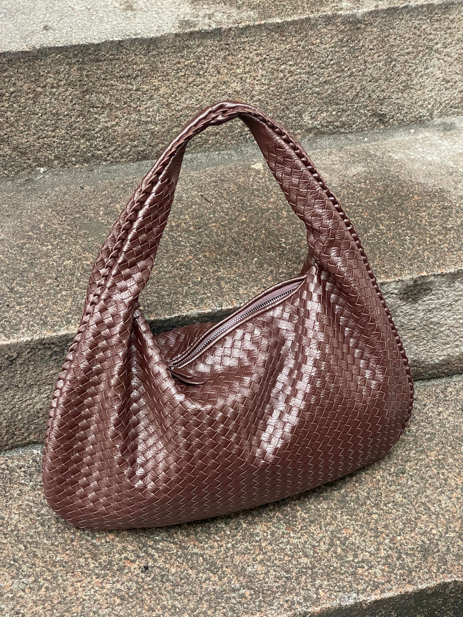 Classic Vintage Bag with a Flattering Fit