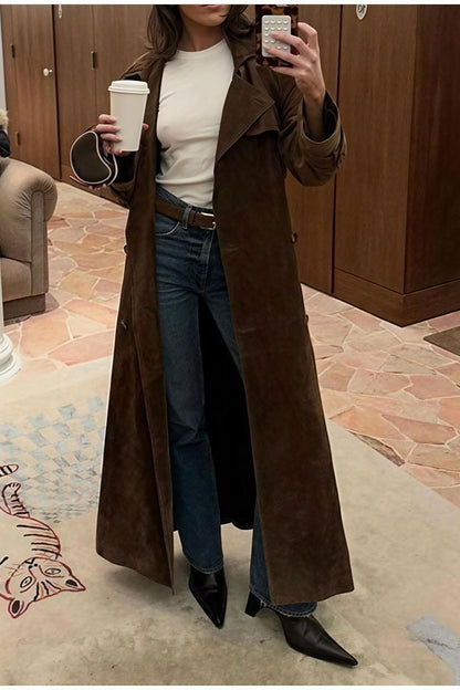 Well Tailored Coat with a Graceful Silhouette