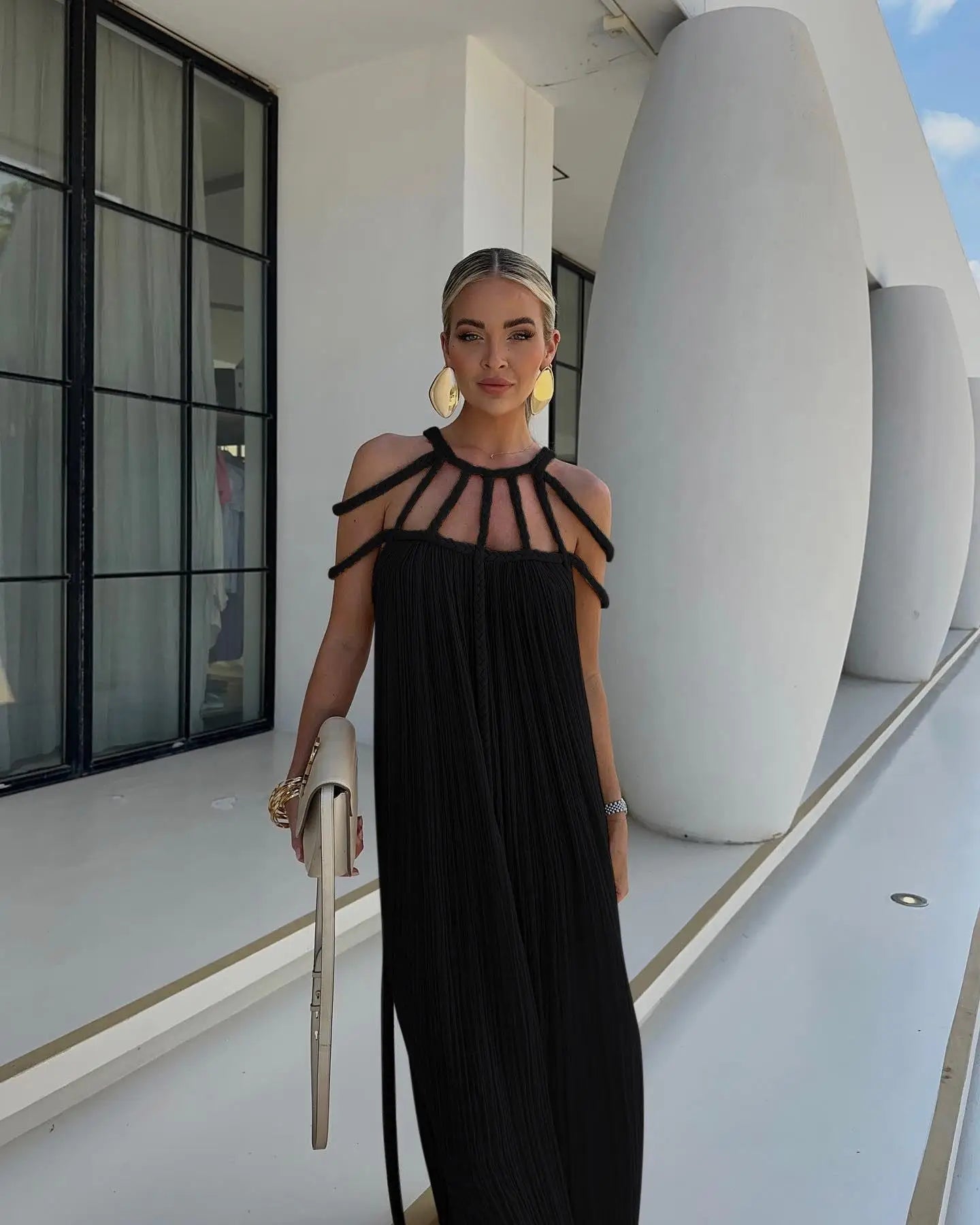 Beautifully Finished Dress in a Timeless Design