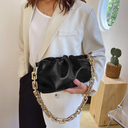 Well Tailored Bag with a Graceful Silhouette