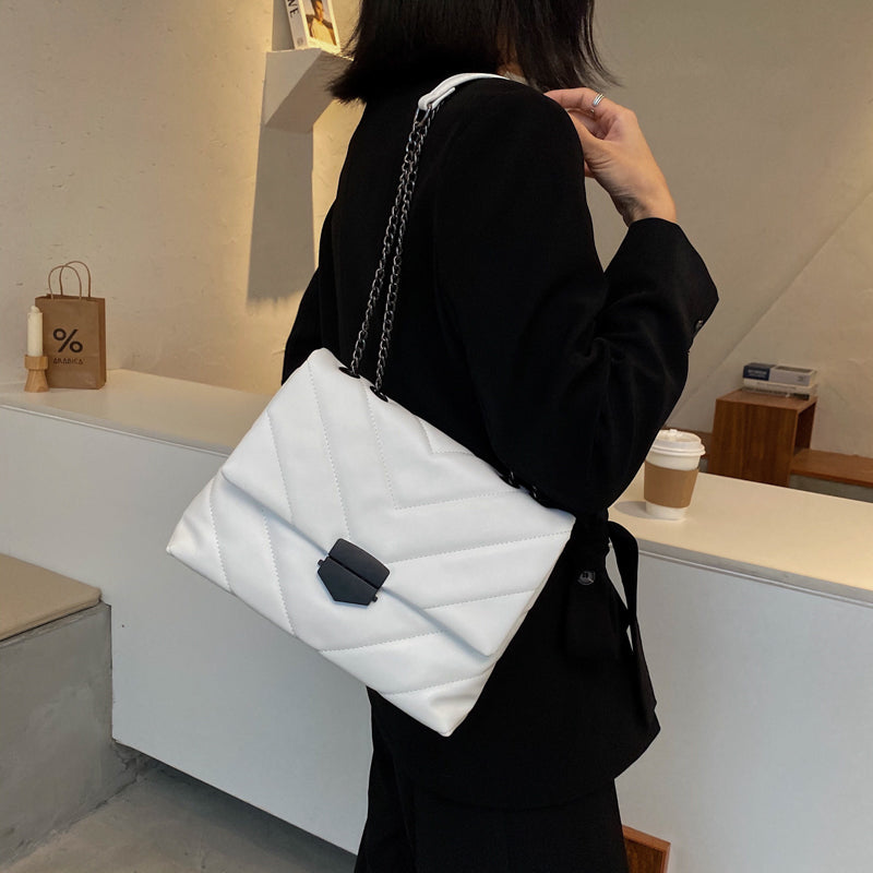 Polished Bag with an Effortless Classic Look