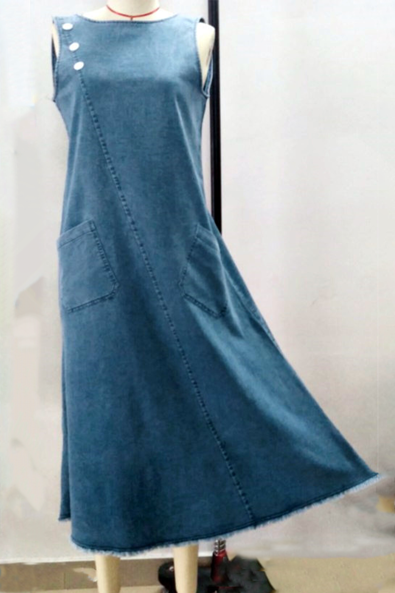 Classic Vintage Dress with a Flattering Fit