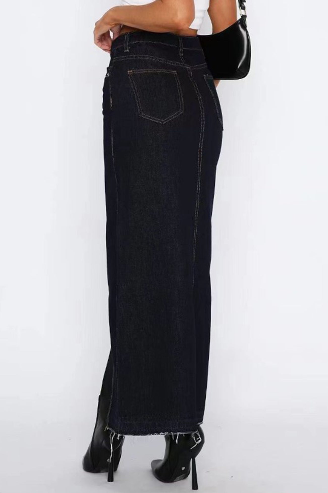 Well Tailored Garment with a Graceful Silhouette