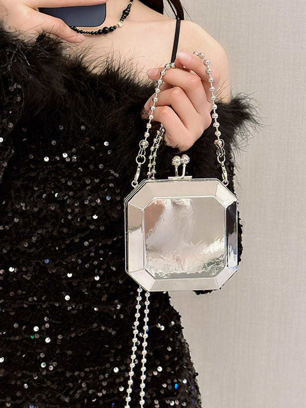 Well Tailored Bag with a Graceful Silhouette