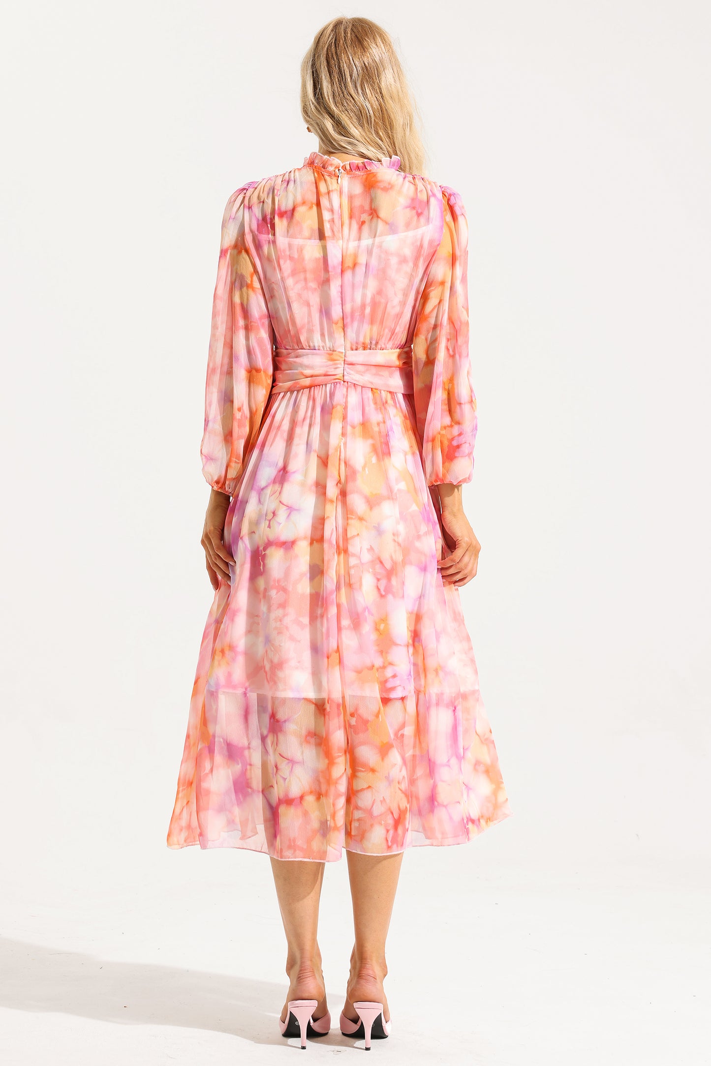 Beautifully Finished Dress in a Timeless Design