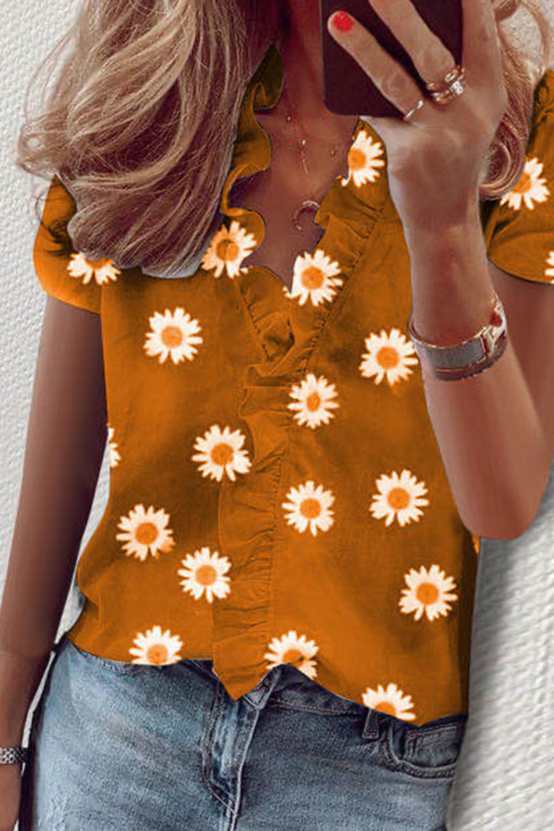 Sophisticated Blouse with a Clean Classic Look