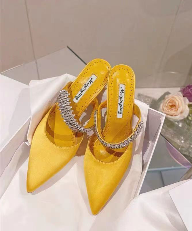 Effortlessly Elegant Sandals with a Timeless Design