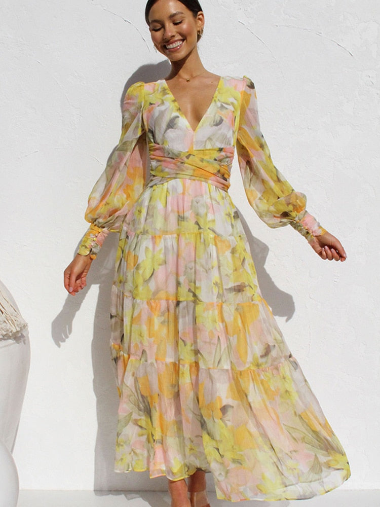 Well Tailored Dress with a Graceful Silhouette