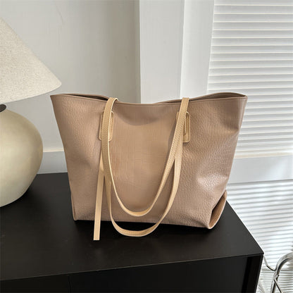 Sophisticated Bag with a Clean Classic Look