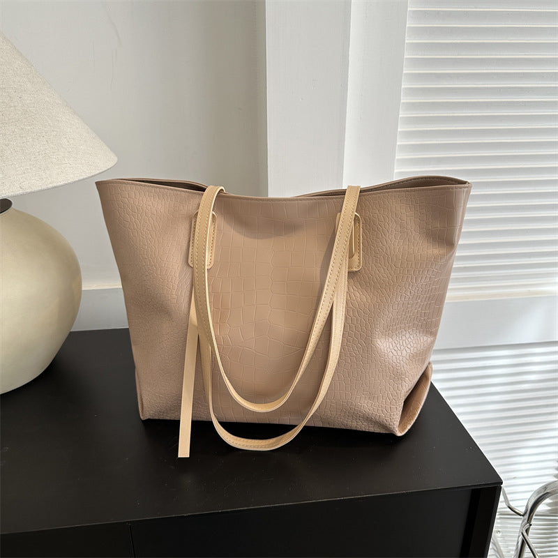 Sophisticated Bag with a Clean Classic Look