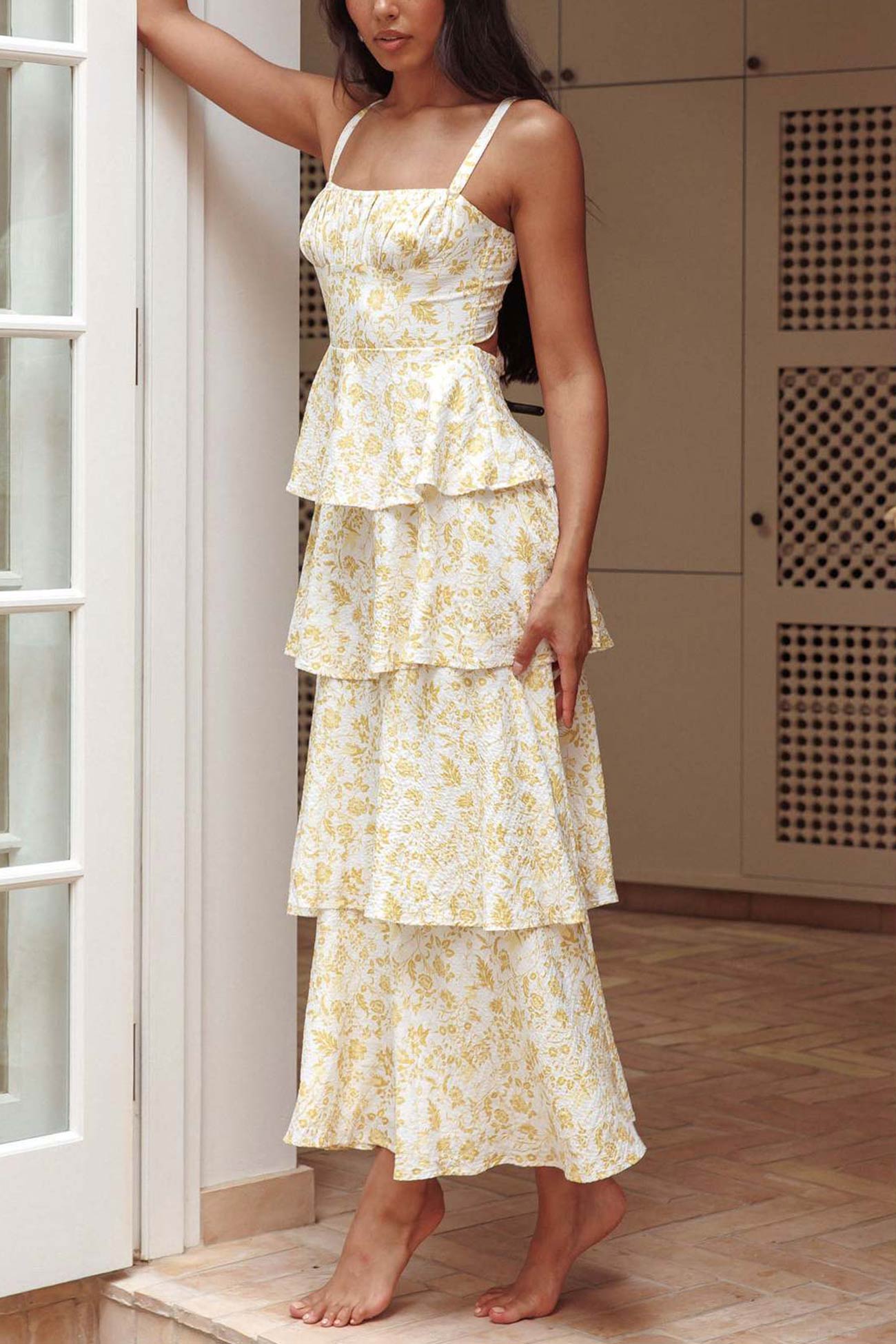 Effortlessly Elegant Dress with a Timeless Design