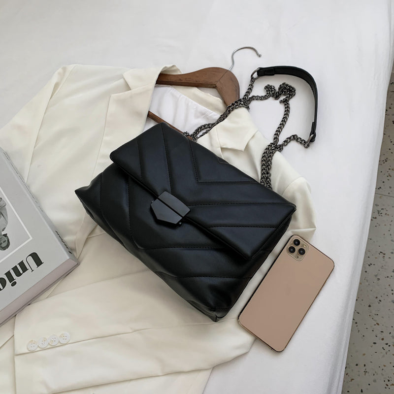 Polished Bag with an Effortless Classic Look