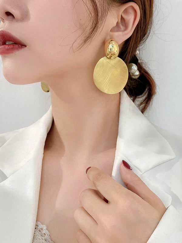 Sophisticated Garment with a Clean Classic Look