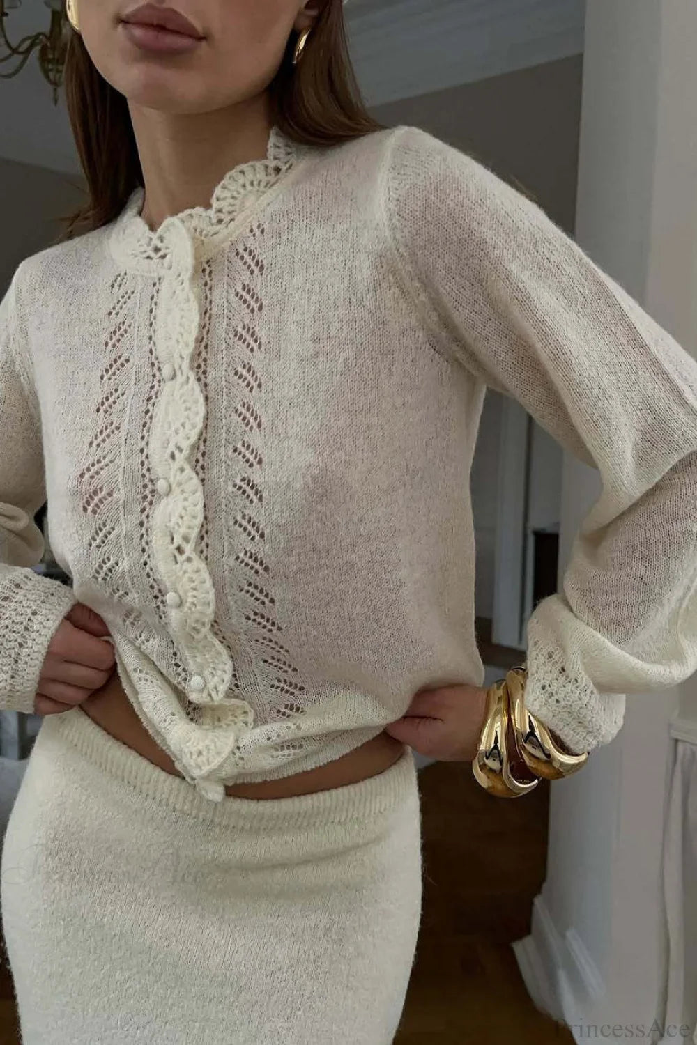 Effortlessly Elegant Cardigan with a Timeless Design