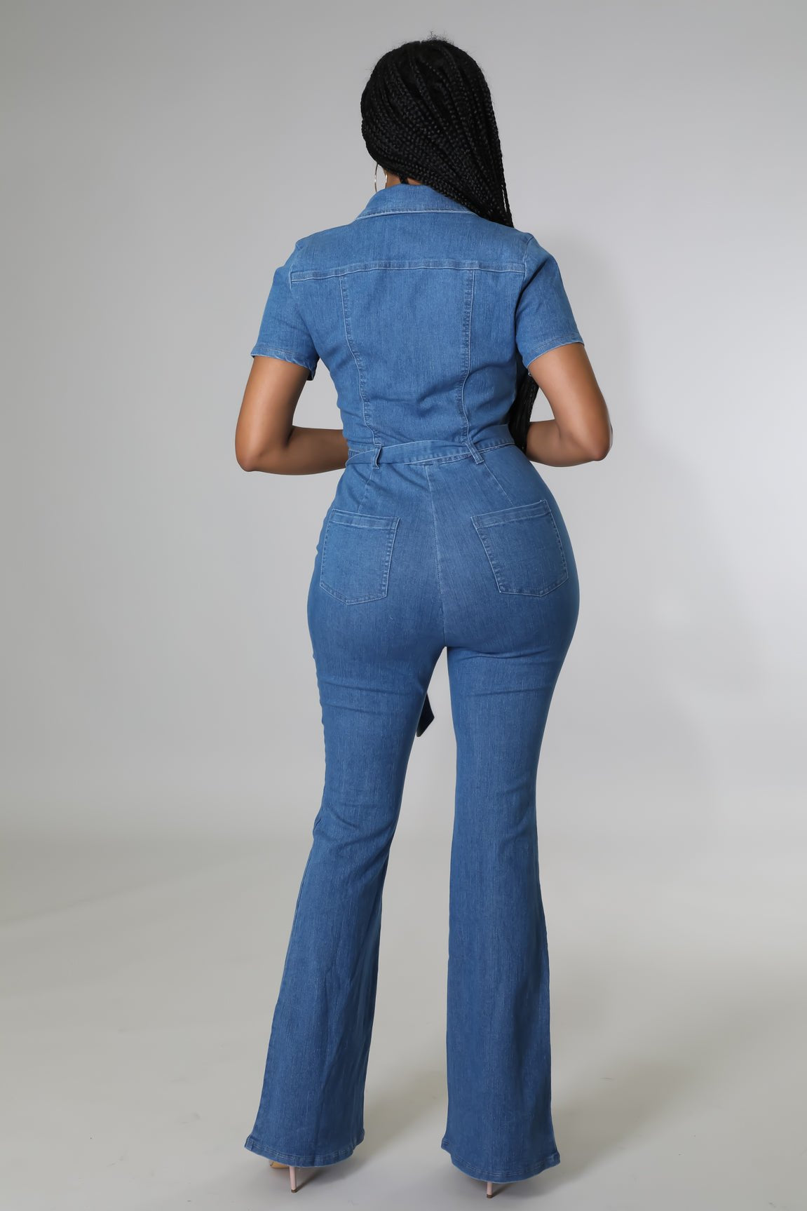 Effortlessly Elegant Pants with a Timeless Design