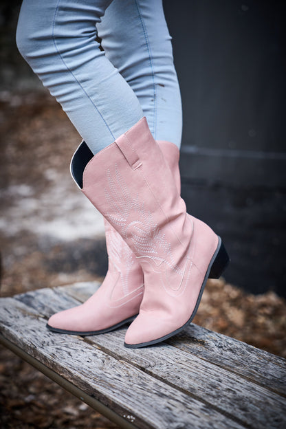 Gracefully Styled Boots for Any Occasion