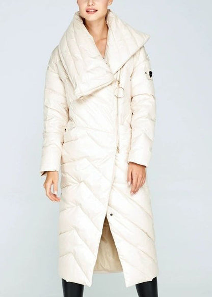 Well Tailored Coat with a Graceful Silhouette