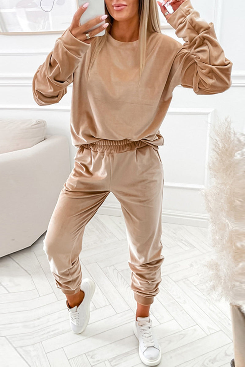 Effortlessly Elegant Garment with a Timeless Design