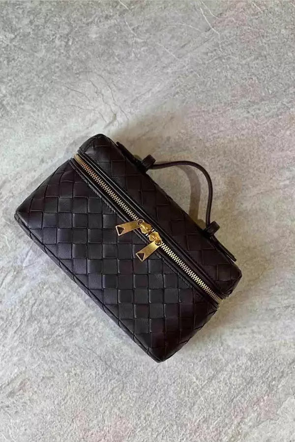 Gracefully Styled Bag for Any Occasion