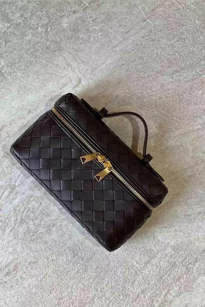 Gracefully Styled Bag for Any Occasion