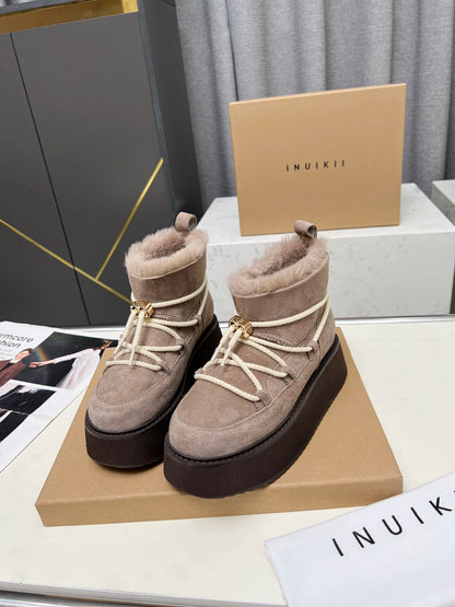 Polished Boots with an Effortless Classic Look