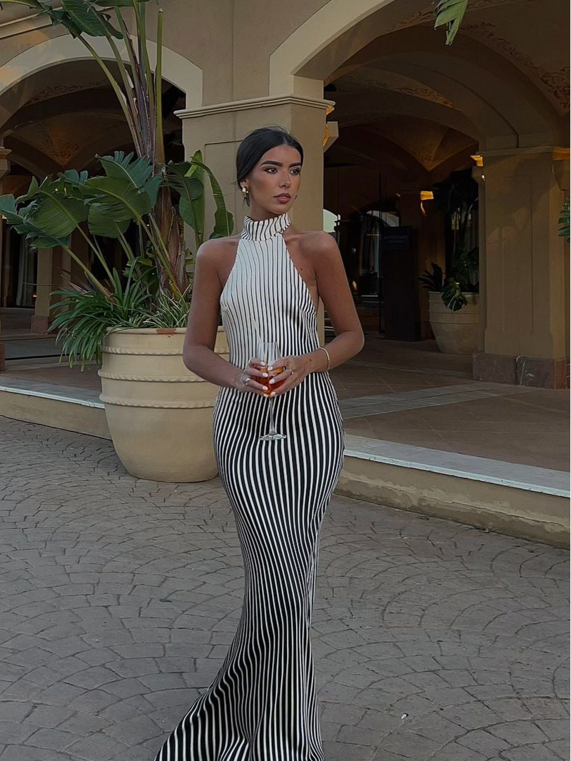 Well Tailored Dress with a Graceful Silhouette