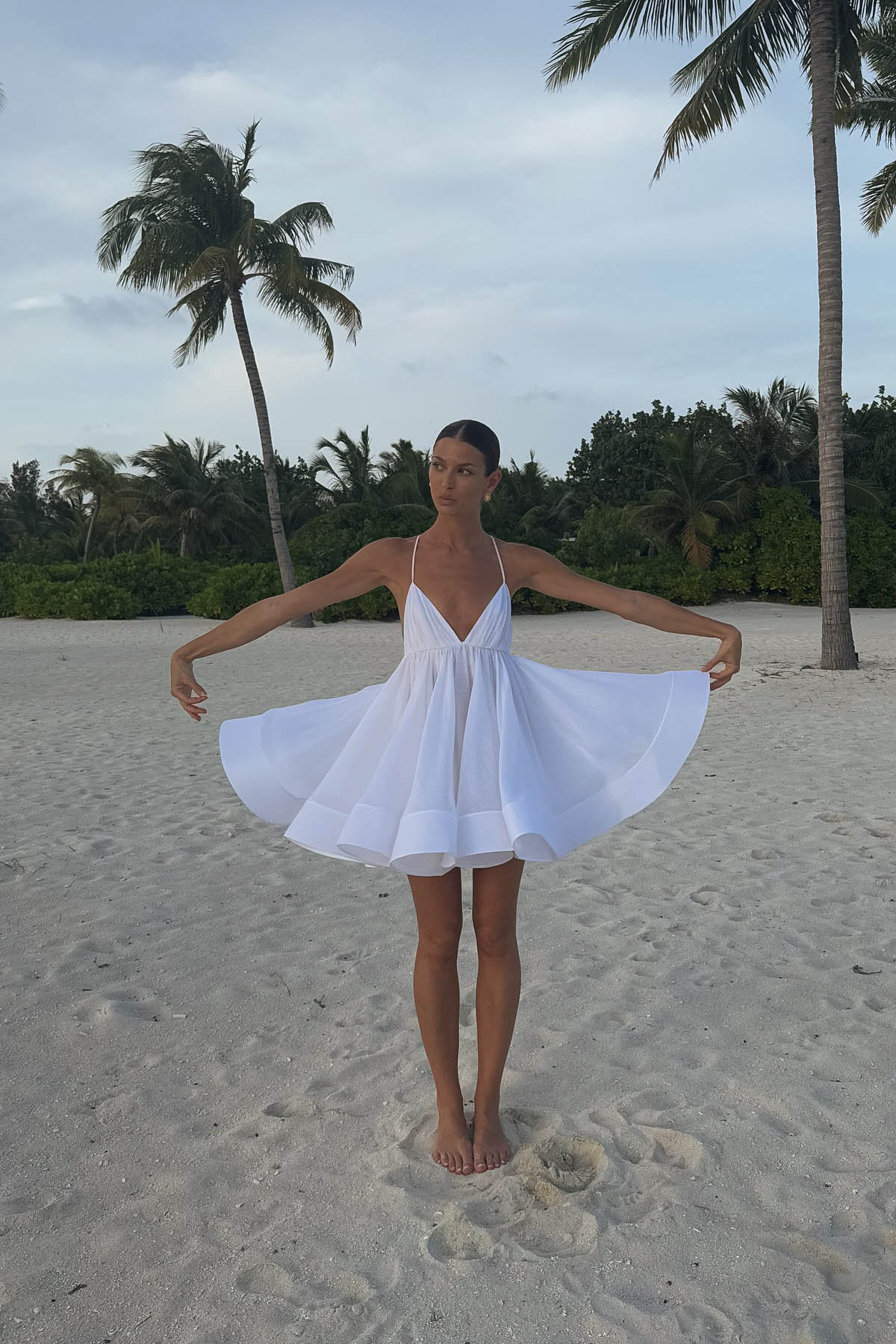 Beautifully Finished Dress in a Timeless Design