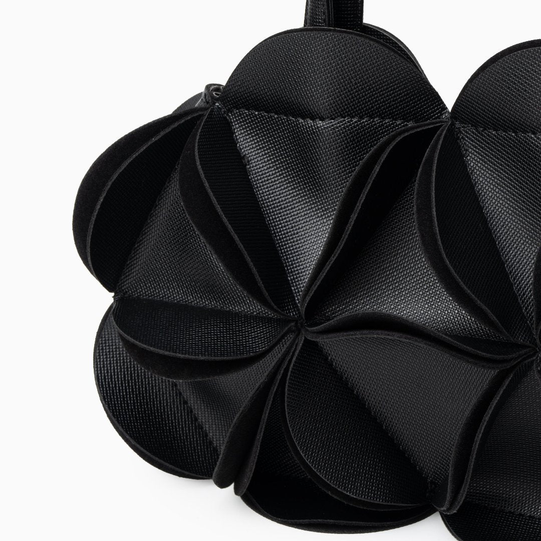 Gracefully Styled Bag for Any Occasion