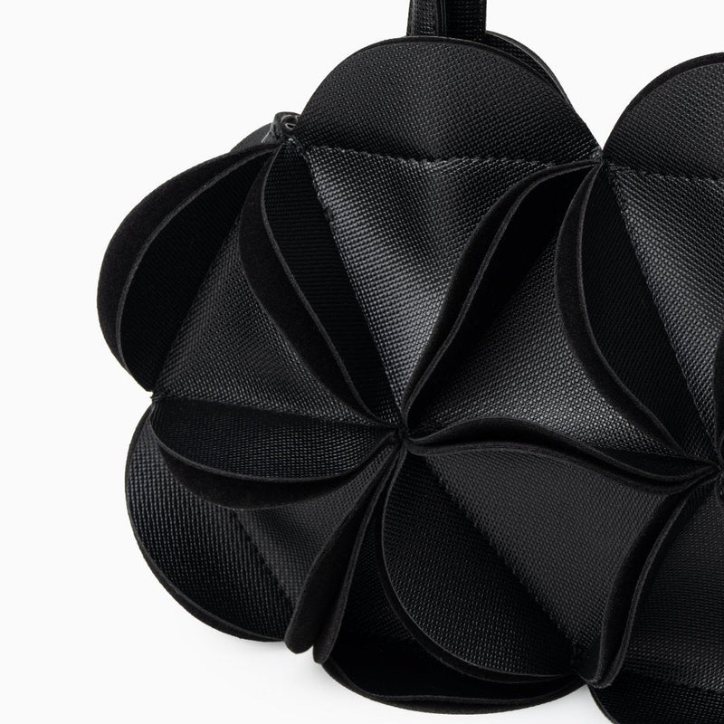 Gracefully Styled Bag for Any Occasion