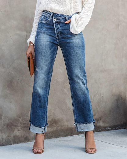 Elegantly Styled Trousers for Everyday Wear