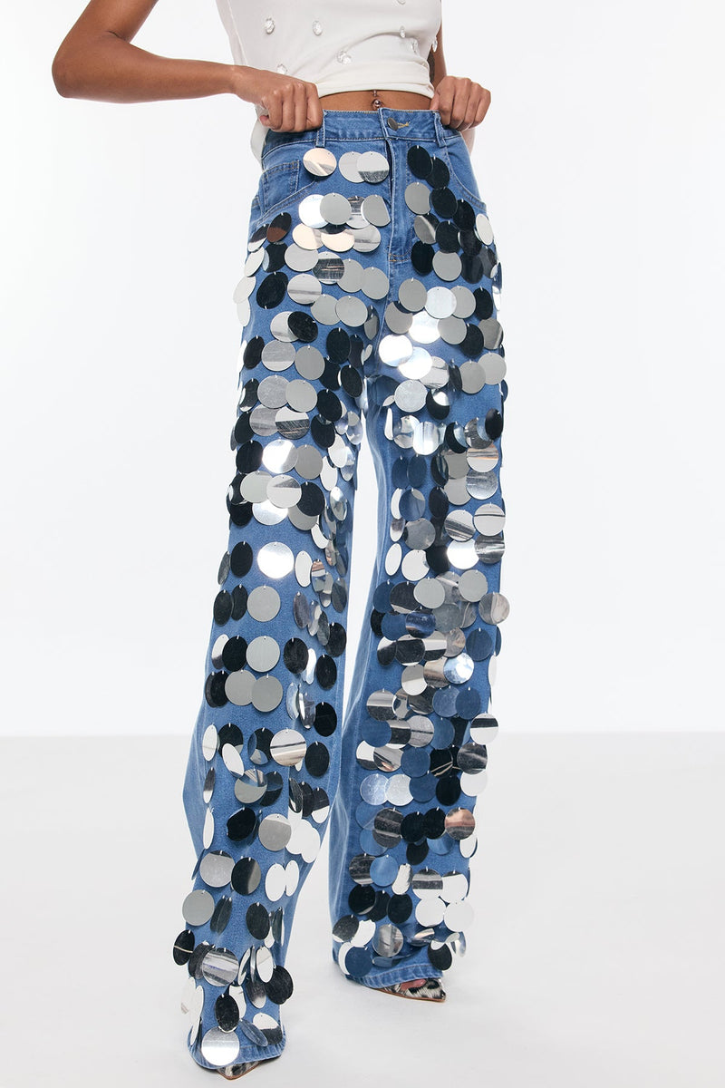 Beautifully Finished Garment in a Timeless Design