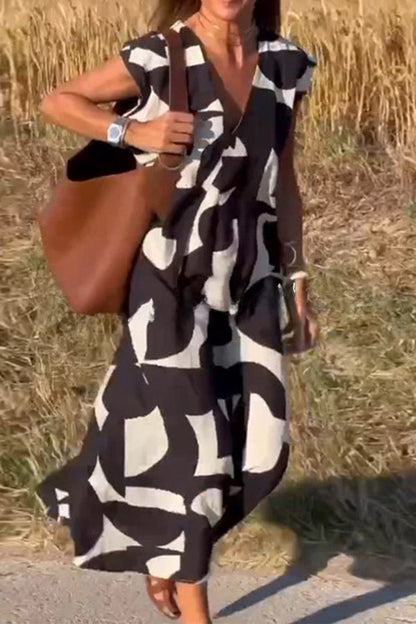 Effortlessly Elegant Dress with a Timeless Design