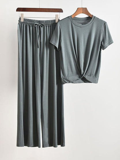 Effortlessly Elegant T-Shirt with a Timeless Design