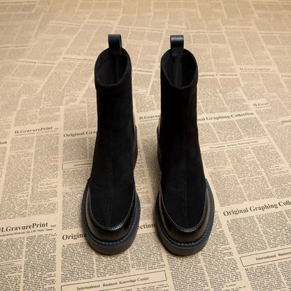 Effortlessly Elegant Boots with a Timeless Design