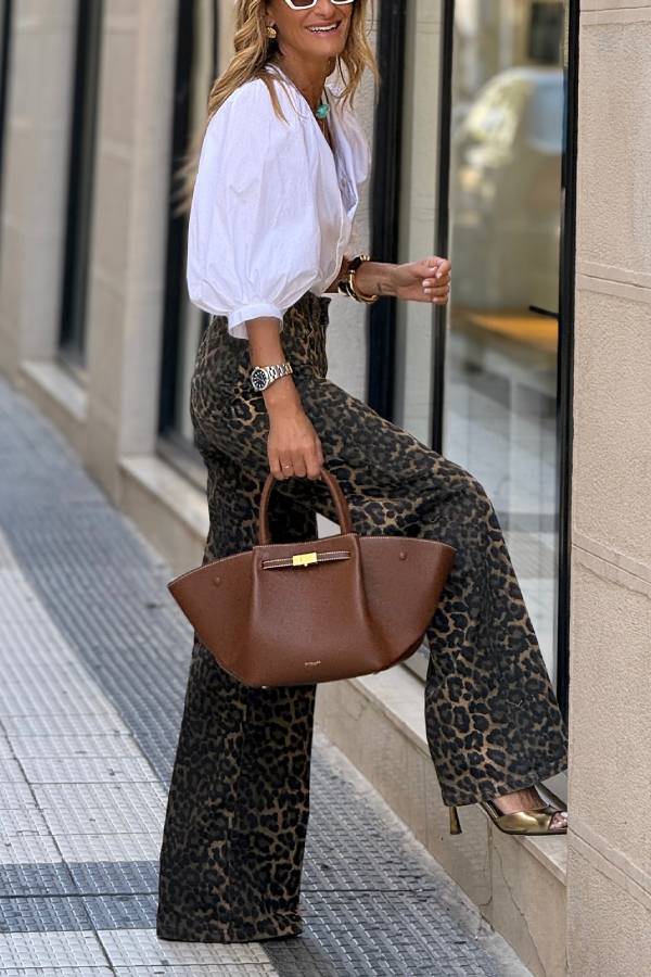 Effortlessly Elegant Garment with a Timeless Design