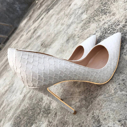 Effortlessly Elegant Heels with a Timeless Design