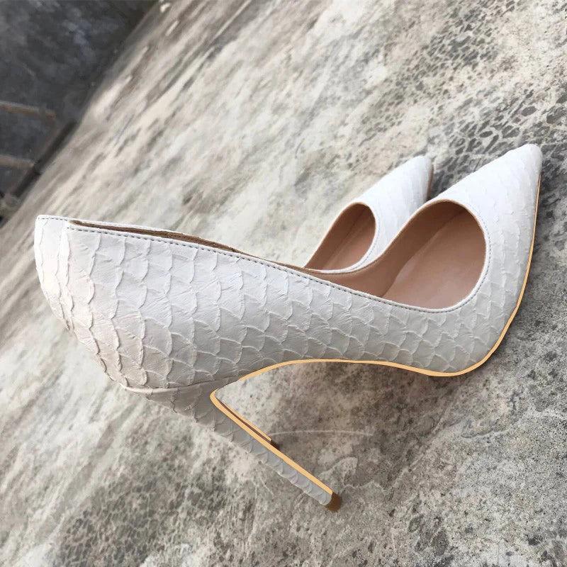 Effortlessly Elegant Heels with a Timeless Design
