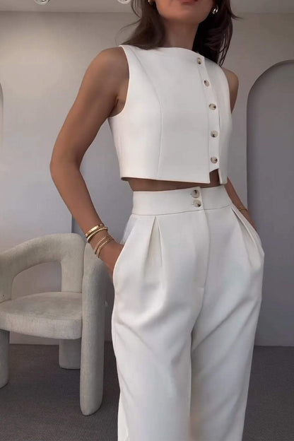 Well Tailored Trousers with a Graceful Silhouette