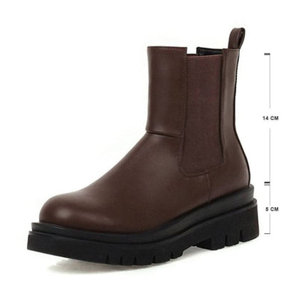 Well Tailored Boots with a Graceful Silhouette