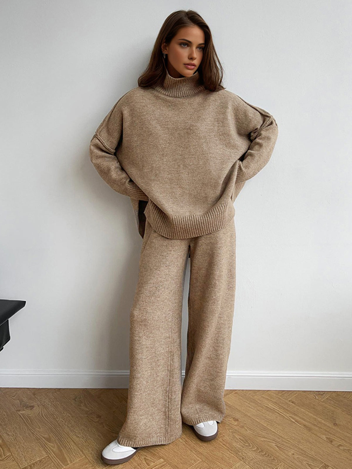 Effortlessly Elegant Pants with a Timeless Design