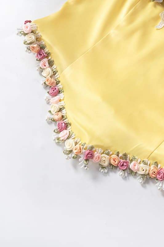 Effortlessly Elegant Garment with a Timeless Design