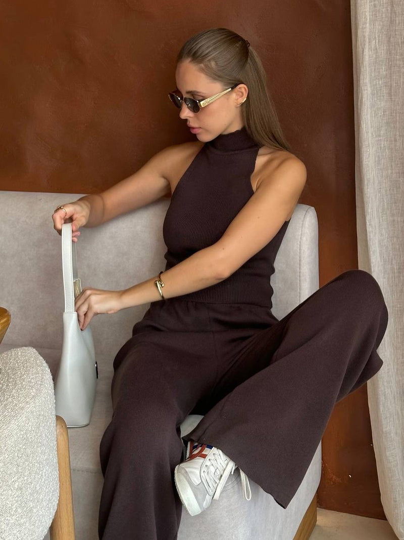 Sophisticated Garment with a Clean Classic Look