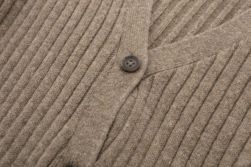 Effortlessly Elegant Cardigan with a Timeless Design