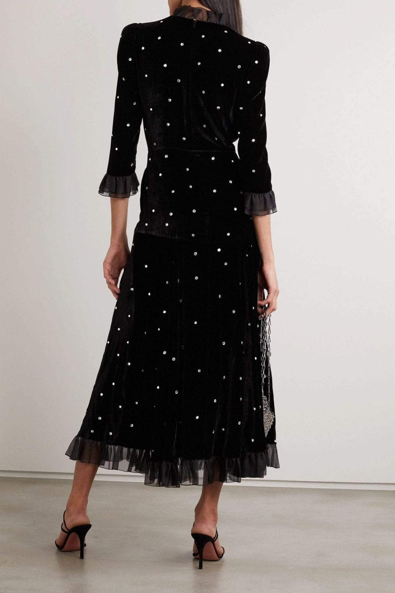 Effortlessly Elegant Dress with a Timeless Design