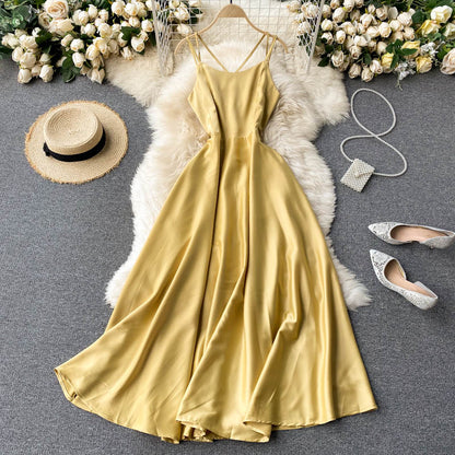 Beautifully Finished Dress in a Timeless Design