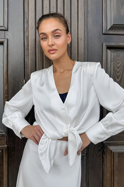 Effortlessly Elegant Garment with a Timeless Design