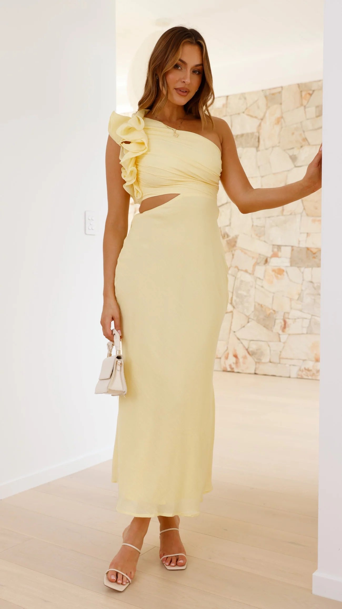 Beautifully Finished Dress in a Timeless Design