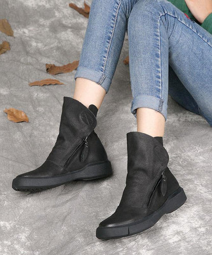 Effortlessly Elegant Boots with a Timeless Design
