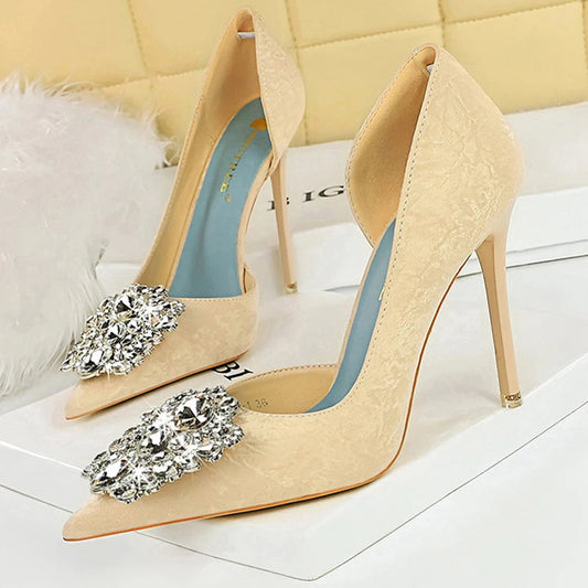 Well Tailored Heels with a Graceful Silhouette