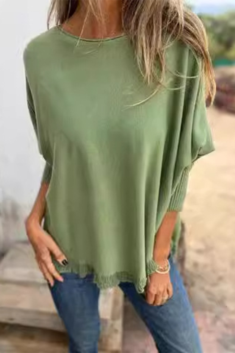 Well Tailored Sweater with a Graceful Silhouette